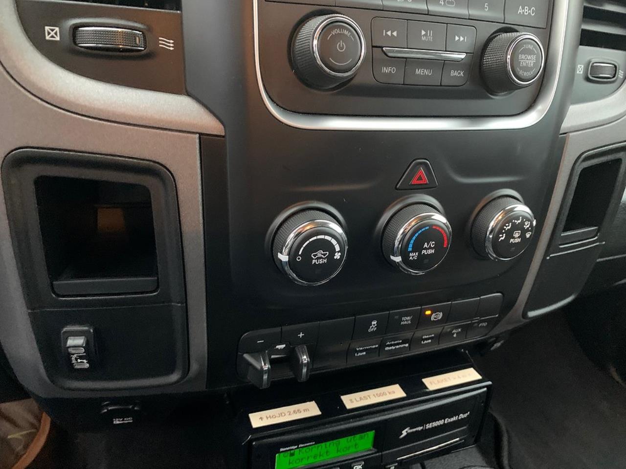 Dodge RAM 4500 6.7 4WD Automat  Kranbil Fullutrustad 2017 - Lätta Transporter