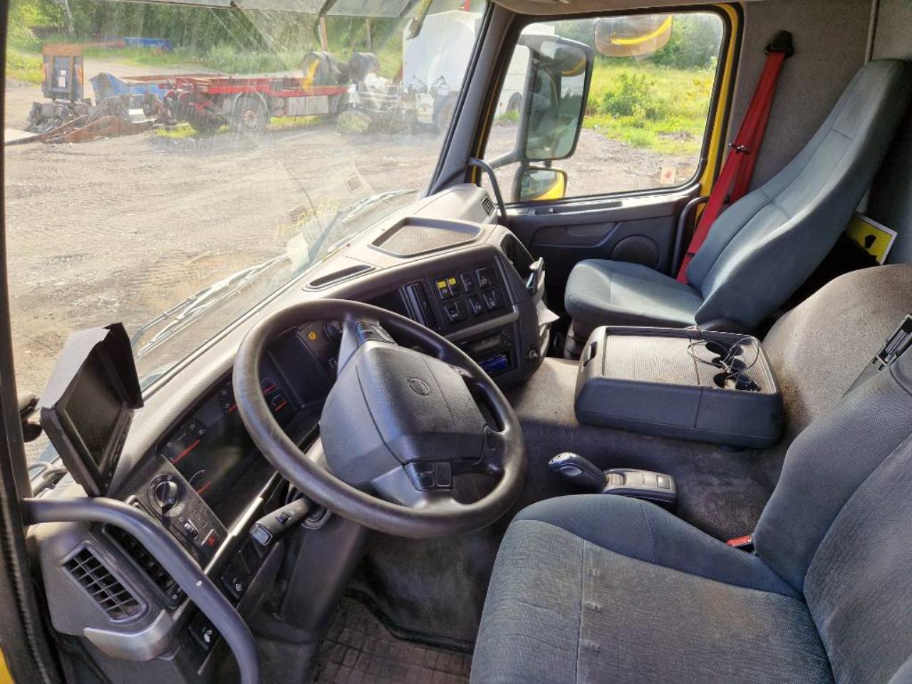 Volvo FM410 6x2 skåpbil 2011 - Demonteringsobjekt