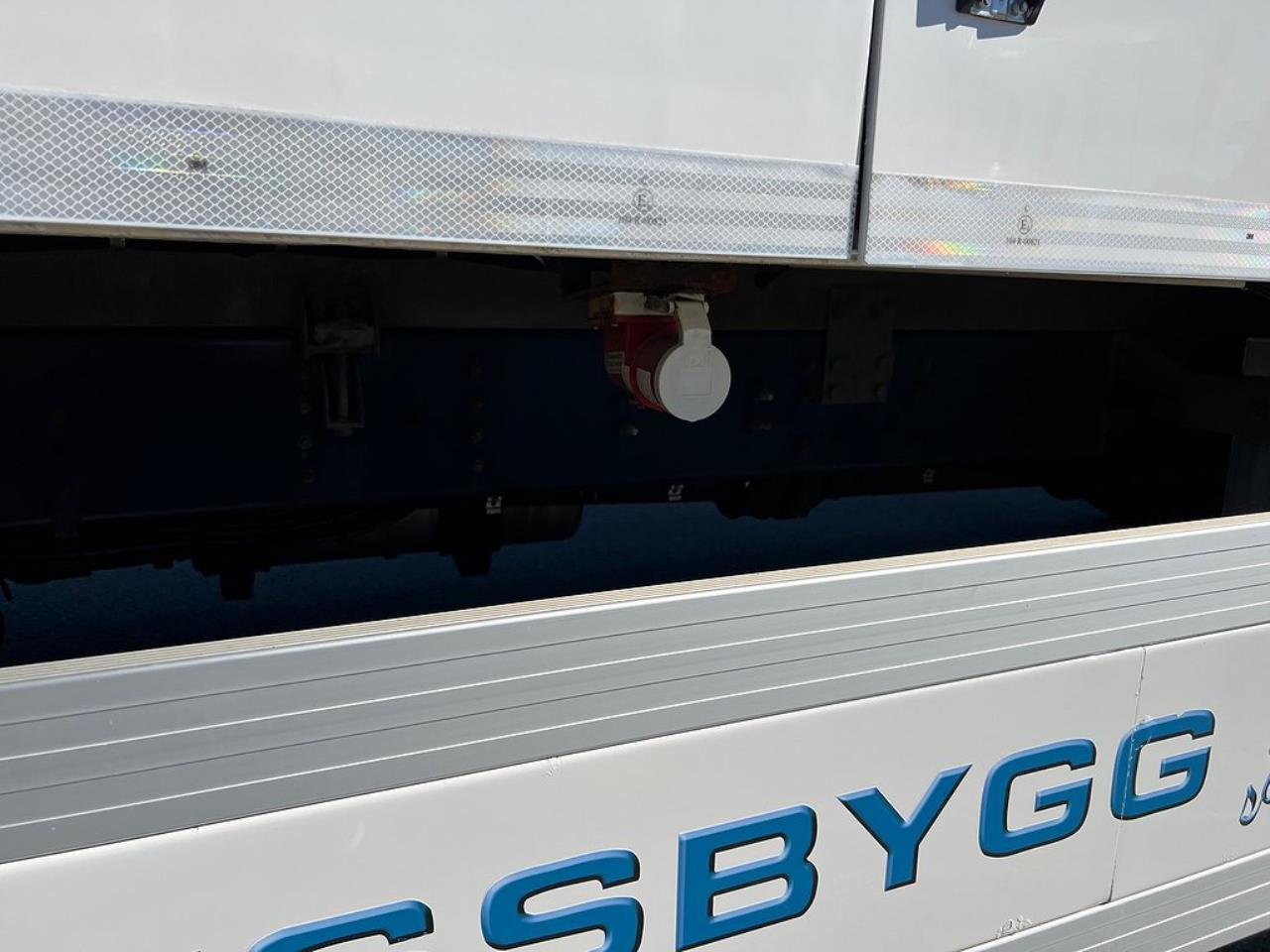 Scania P320 4x2 Skåpbil Öppningsbar sida Kylbil 2 Zons 2015 - Övrigt