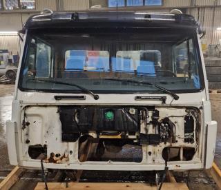 Mercedes-Benz 814 cabin