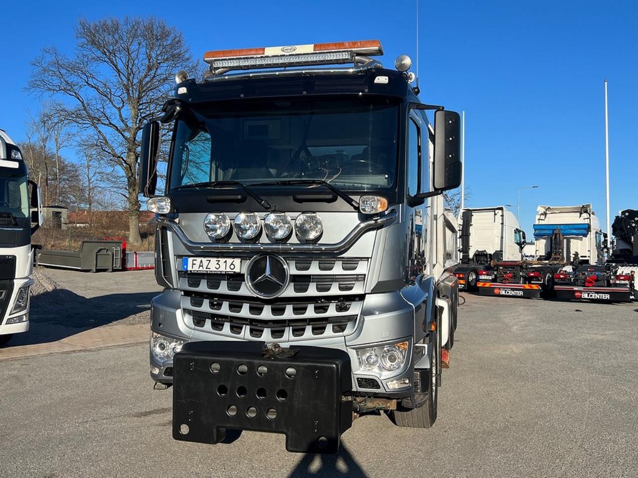 Mercedes-Benz Arocs 3251 Tippbil Plogutrustad Underbett 2016 - Tipp