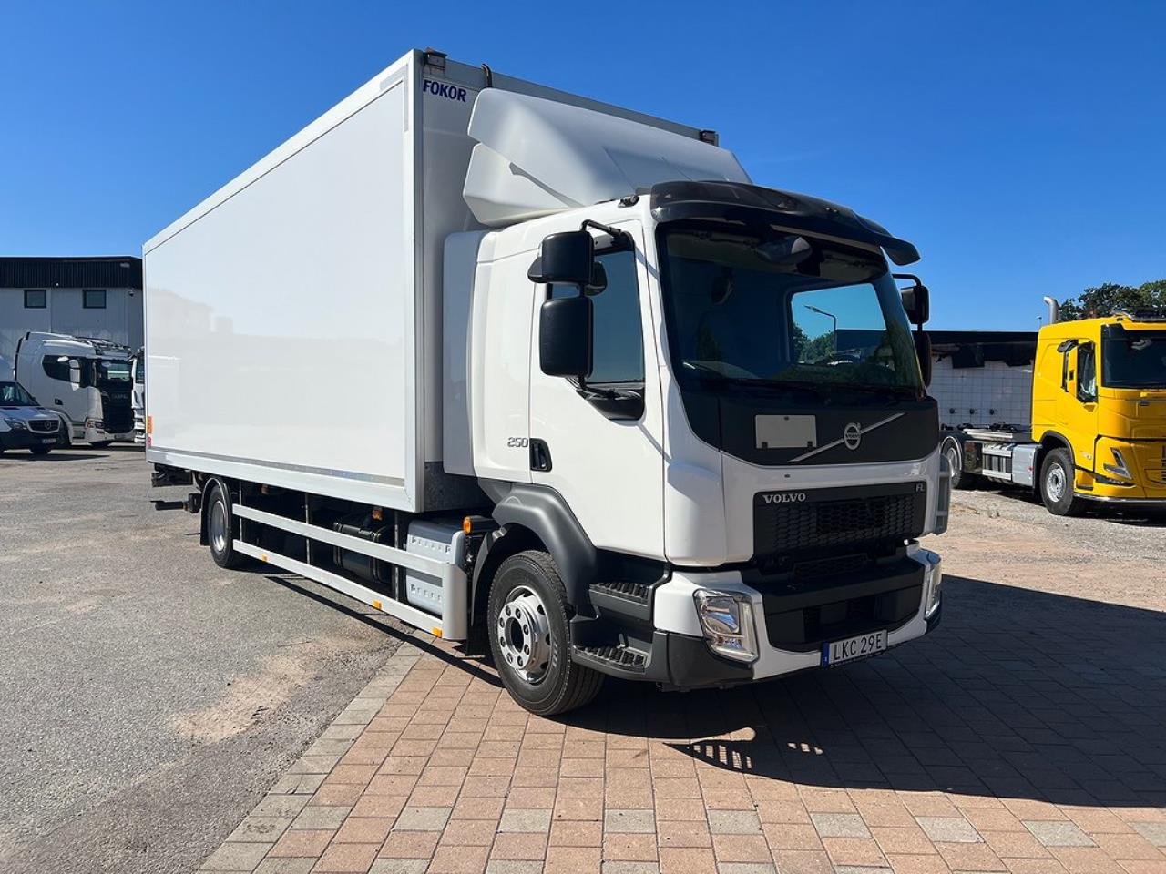 Volvo FL 250 4x2 Skåpbil Öppningsbar sida, Skåpsvärme Euro 6 2019 - Skåp