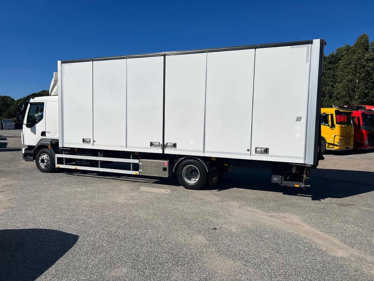 Volvo FL 250 4x2 Skåpbil Öppningsbar sida, Skåpsvärme Euro 6 2019 - Skåp