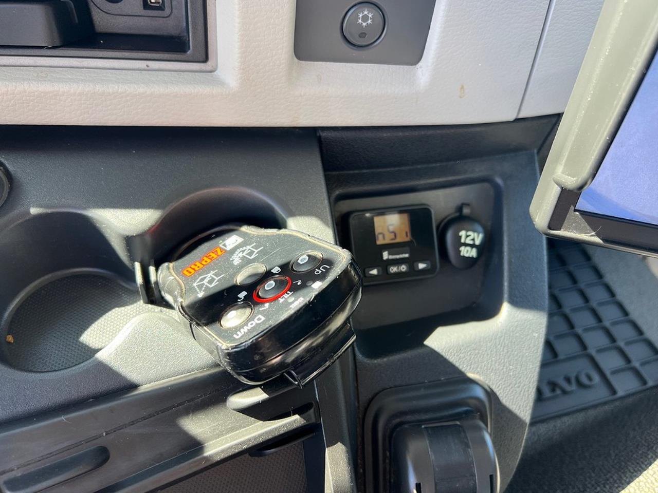Volvo FL 250 4x2 Skåpbil Öppningsbar sida, Skåpsvärme Euro 6 2019 - Skåp