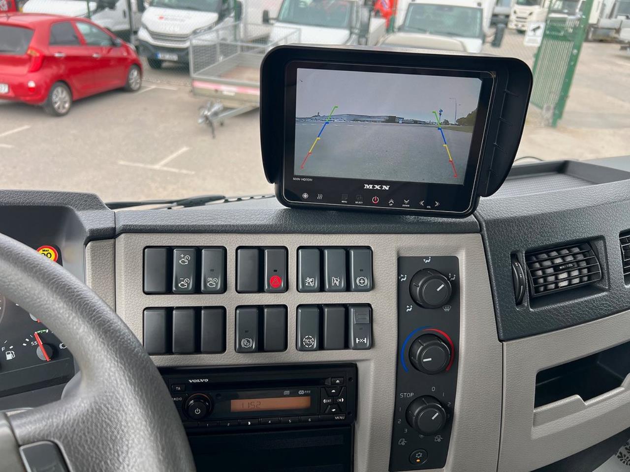 Volvo FL 240 4x2 Skåpbil Höj/Sänkbart tak 2017 - Skåp