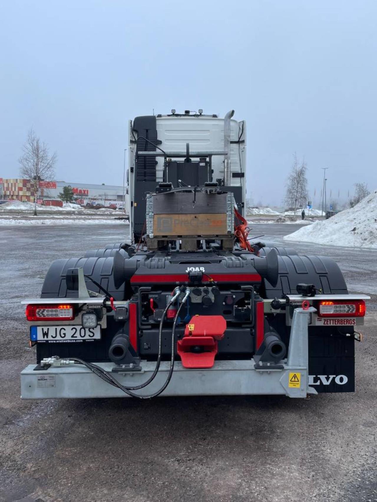 Volvo FH13 540Hk 8x4 Tridem lastväxlare med plog 2023 - Krok/Lastväxlare
