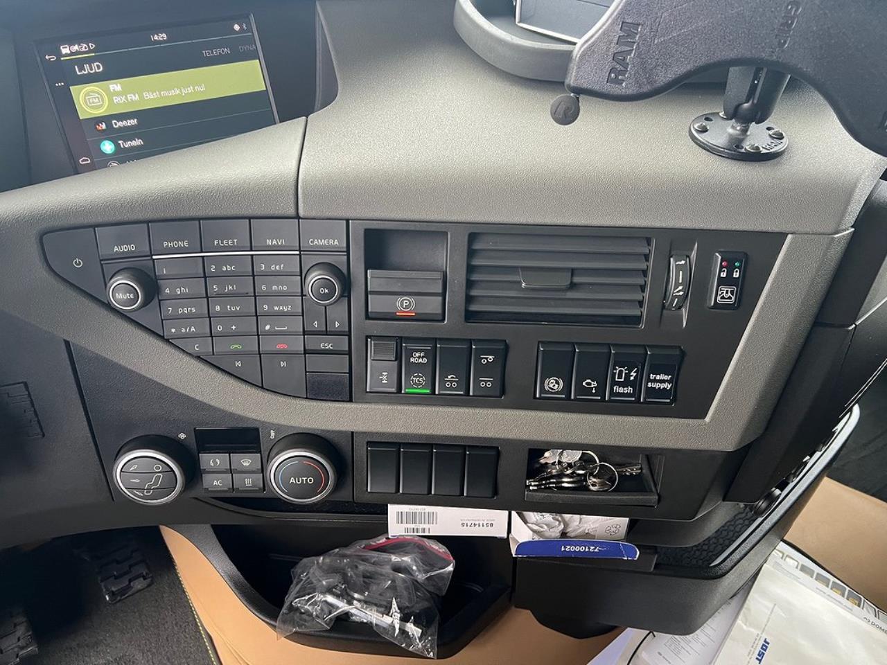 Volvo FH16 750 8x2*6 Kranbil inkl Maskin / Bärgningstrailer 2018 - Bärgningsbil
