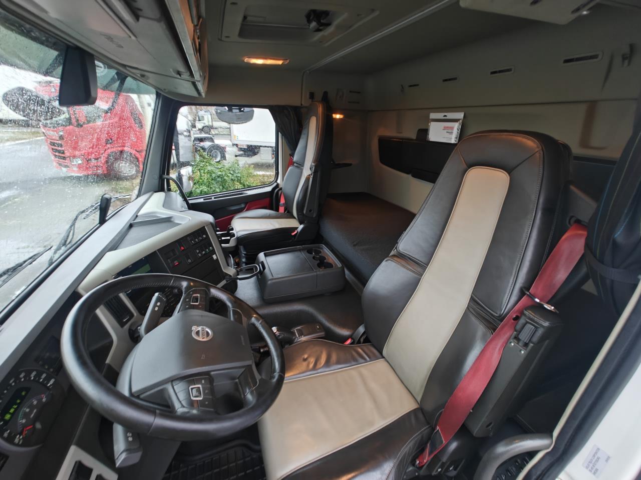 VOLVO FM330 2021 - Skåp