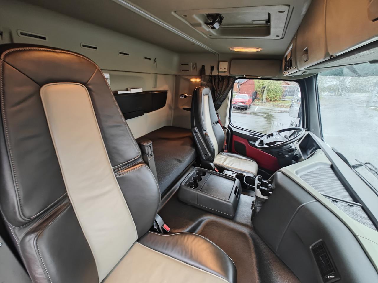 VOLVO FM330 2021 - Skåp