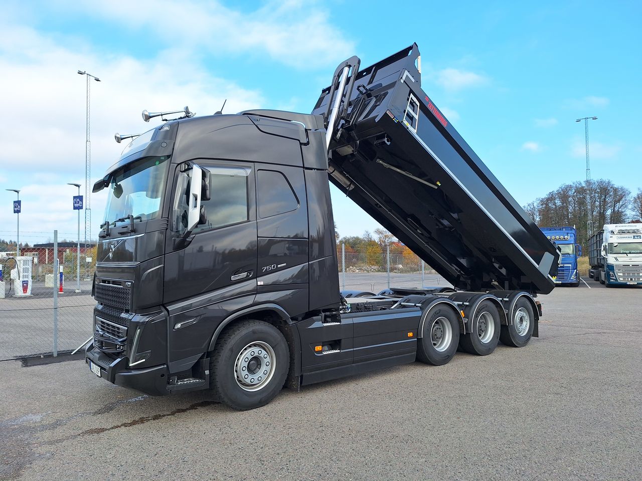 Volvo FH16 8x4 Dumper/Tungdragare 2023 - Tipp