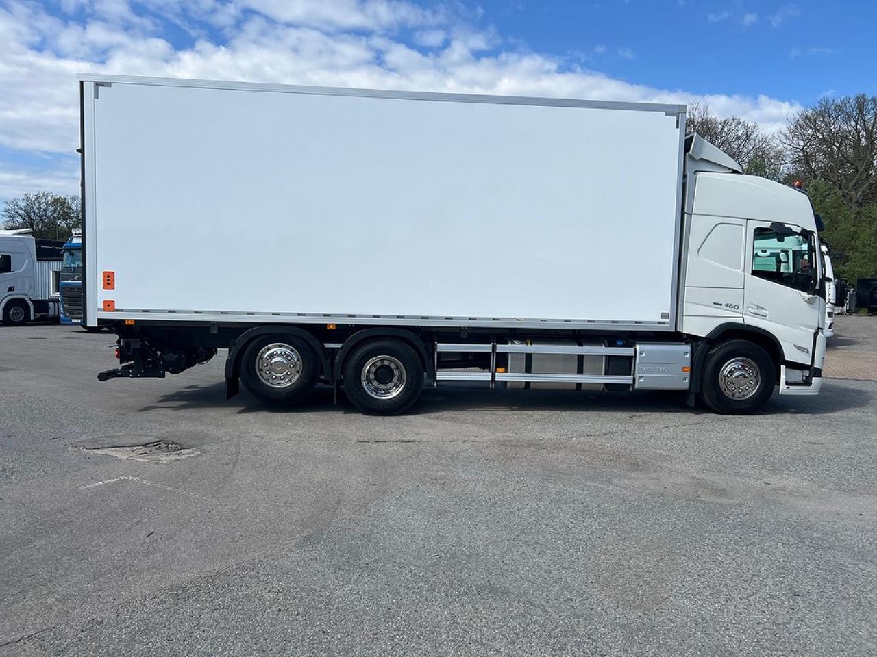 Volvo FM13 460 6x2*4 Skåpbil Öppningsbarsida Dubbla lastplan 2023 - Skåp