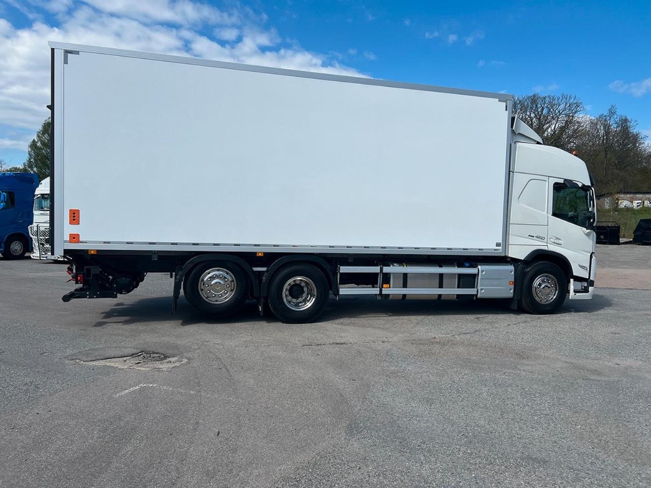 Volvo FM13 460 6x2*4 Skåpbil Öppningsbarsida Dubbla lastplan 2023 - Skåp