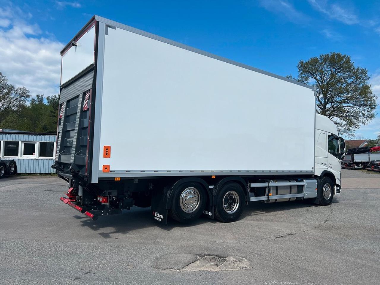 Volvo FM13 460 6x2*4 Skåpbil Öppningsbarsida Dubbla lastplan 2023 - Skåp