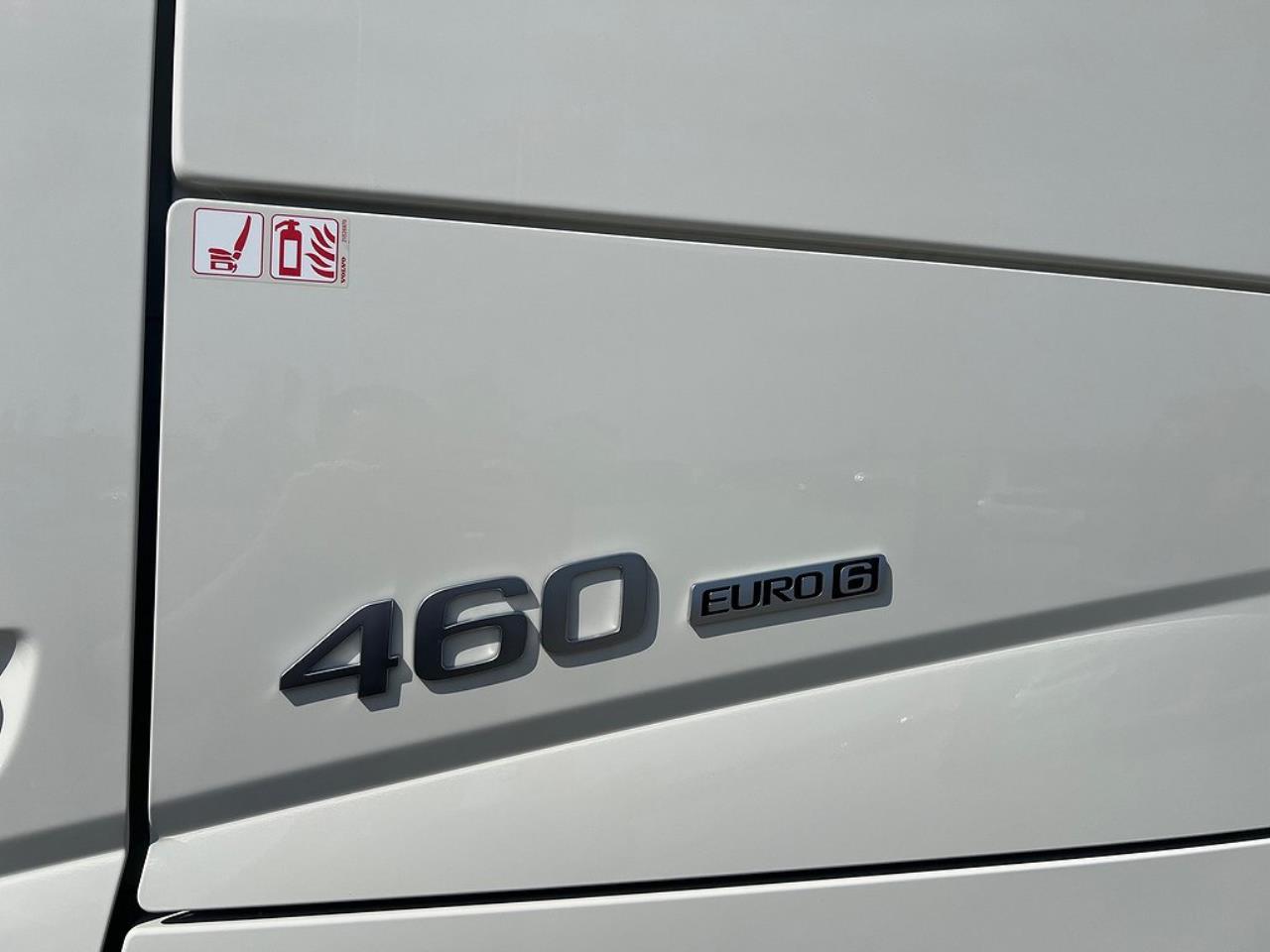 Volvo FM13 460 6x2*4 Skåpbil Öppningsbarsida Dubbla lastplan 2023 - Skåp