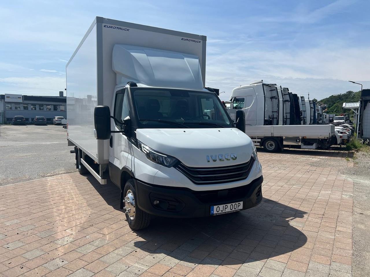 Iveco Daily 72C18 A8 Skåpbil Öppningsbarsida Fullutrustad 2024 - Skåp