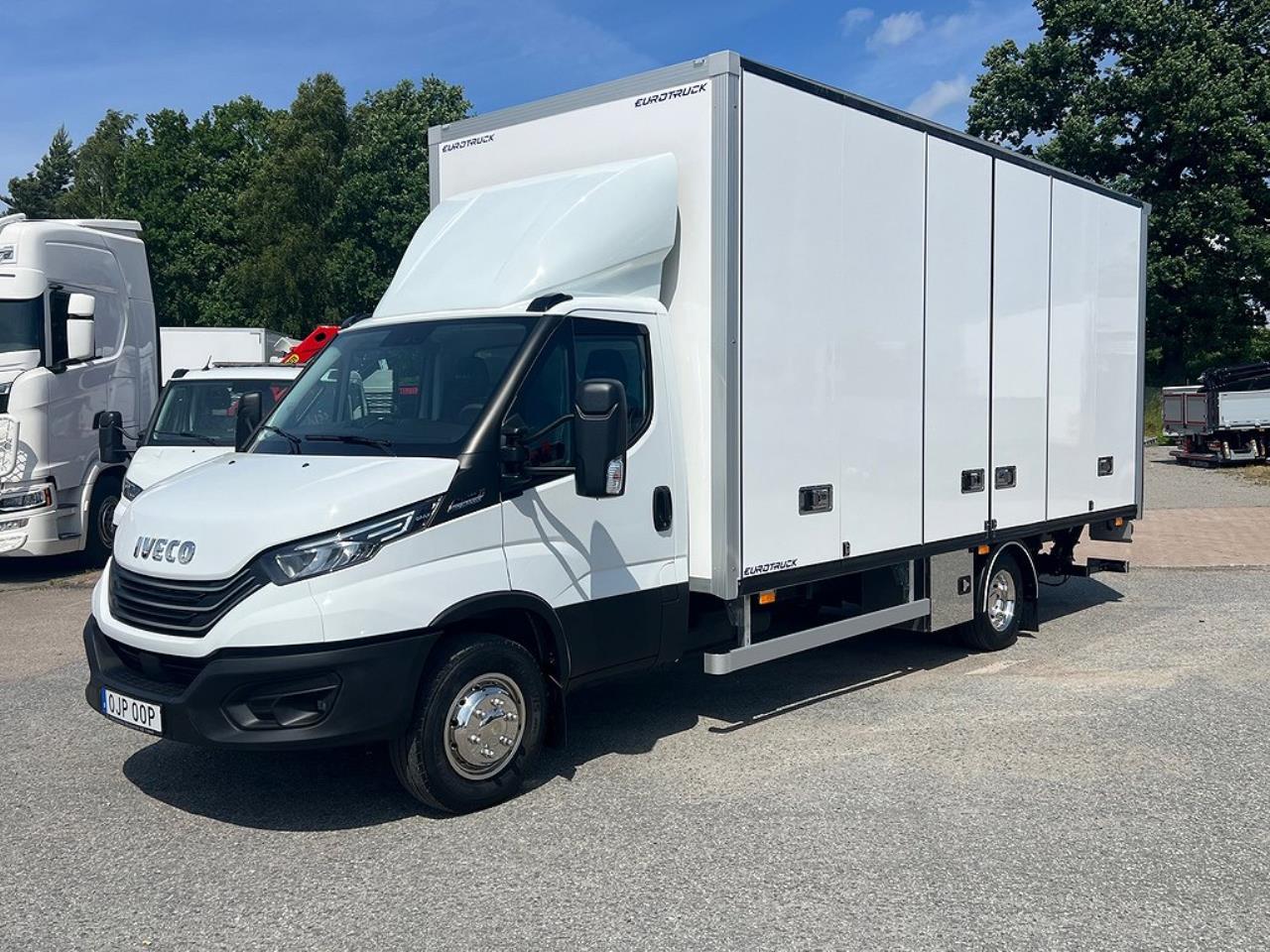 Iveco Daily 72C18 A8 Skåpbil Öppningsbarsida Fullutrustad 2024 - Skåp