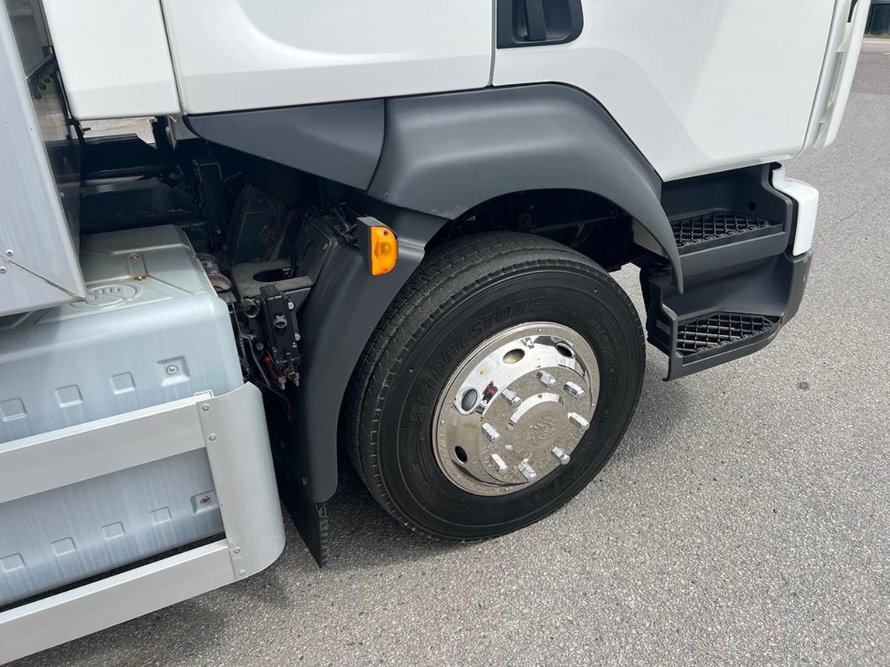 Volvo FL250 4x2 Skåpbil Öppningsbar sida Skåpsvärme Euro 6 2019 - Skåp