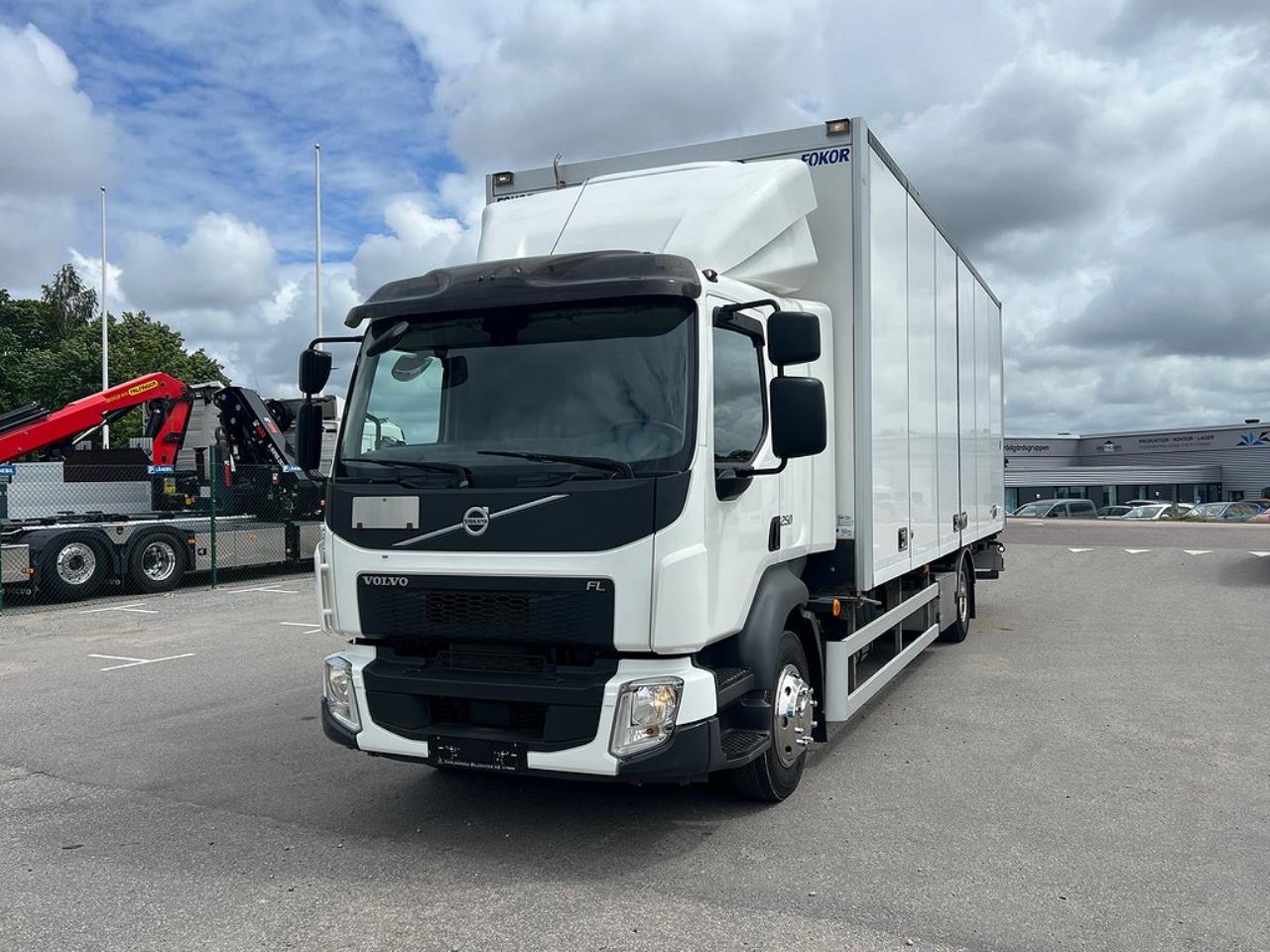 Volvo FL250 4x2 Skåpbil Öppningsbar sida Skåpsvärme Euro 6 2019 - Skåp