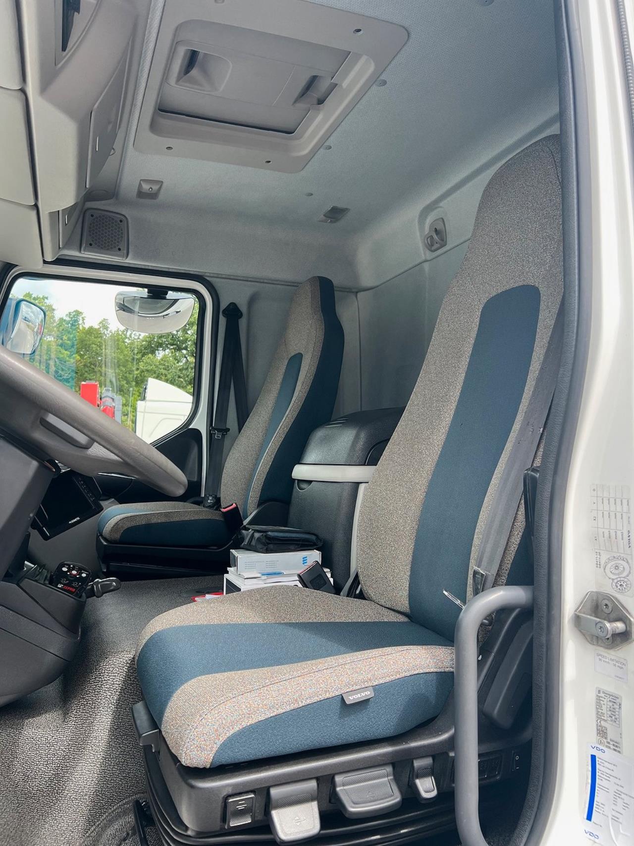 Volvo FL250 4x2 Skåpbil Öppningsbar sida Skåpsvärme Euro 6 2019 - Skåp