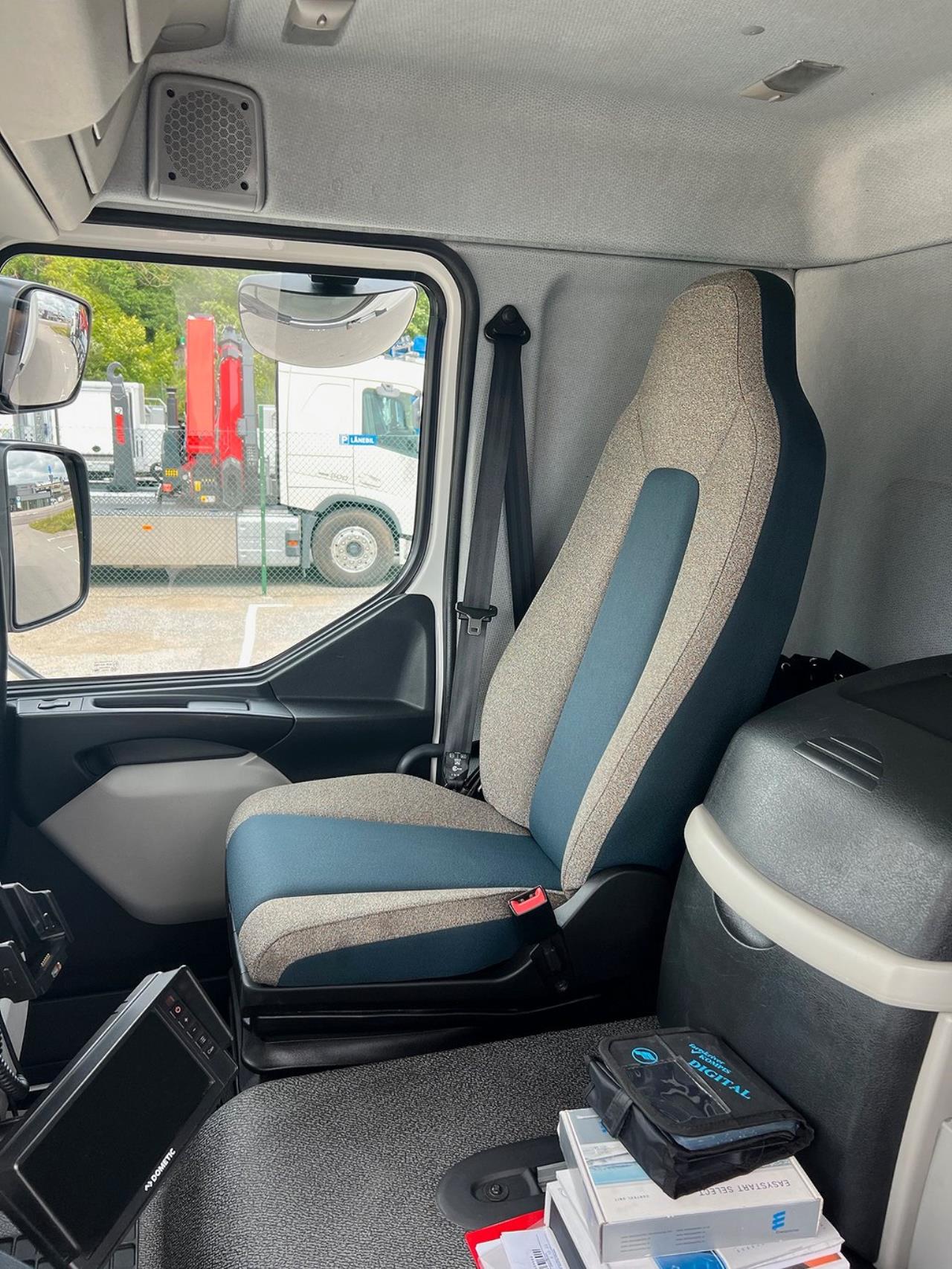 Volvo FL250 4x2 Skåpbil Öppningsbar sida Skåpsvärme Euro 6 2019 - Skåp