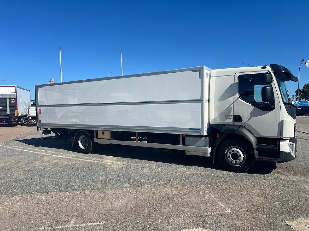 Volvo FL240 4x2 Skåpbil Höj/Sänkbart Tak 18 Pall, Euro 6 2017 - Skåp