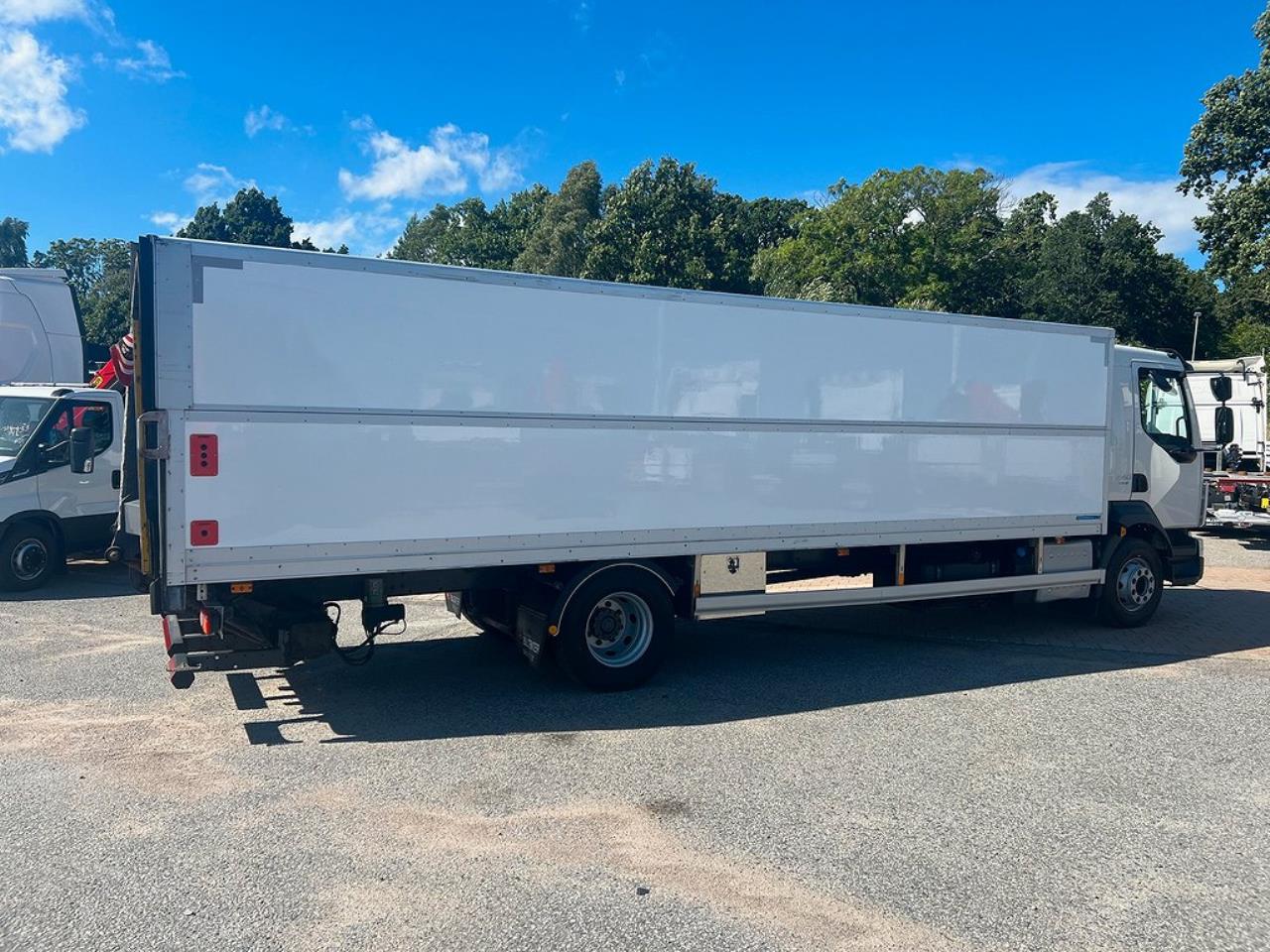 Volvo FL240 4x2 Skåpbil Höj/Sänkbart Tak 18 Pall, Euro 6 2017 - Skåp