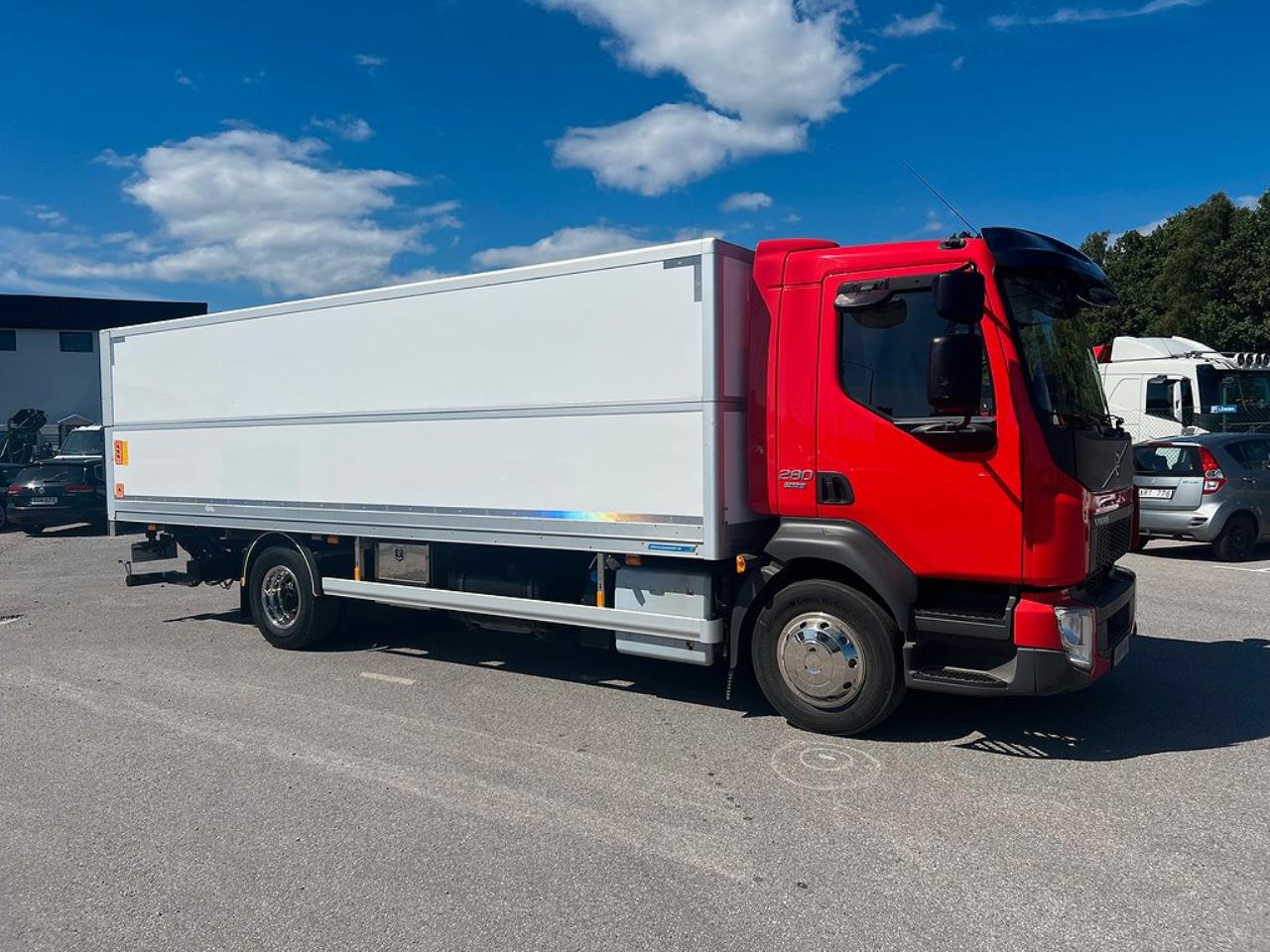 Volvo FL280 4x2 Skåpbil Höj/Sänkbart Tak Euro 6 2019 - Skåp