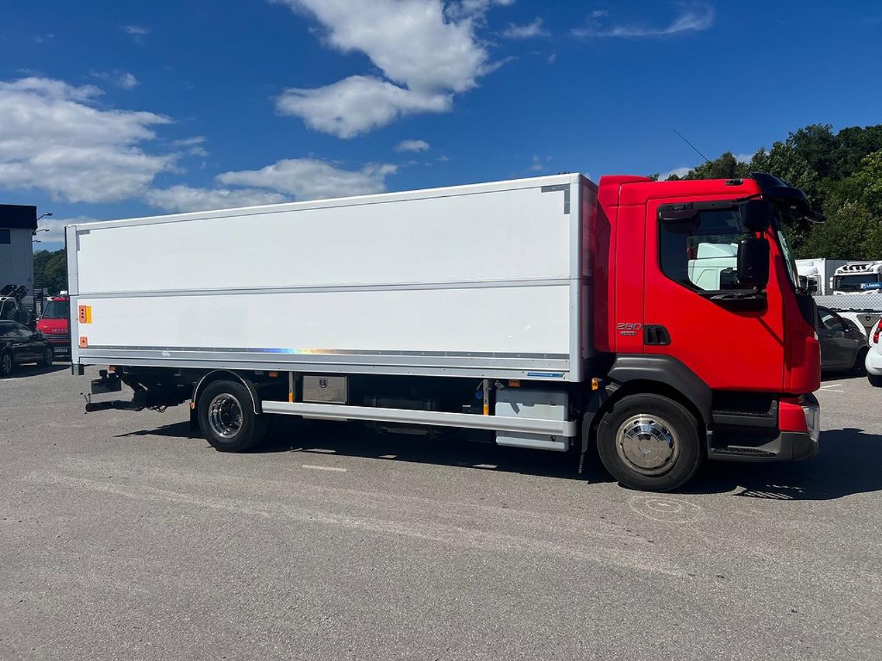 Volvo FL280 4x2 Skåpbil Höj/Sänkbart Tak Euro 6 2019 - Skåp