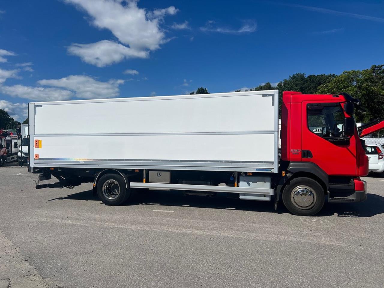 Volvo FL280 4x2 Skåpbil Höj/Sänkbart Tak Euro 6 2019 - Skåp