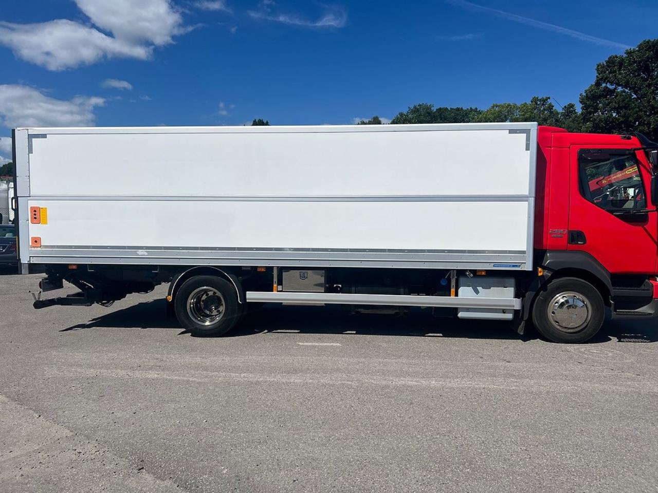 Volvo FL280 4x2 Skåpbil Höj/Sänkbart Tak Euro 6 2019 - Skåp