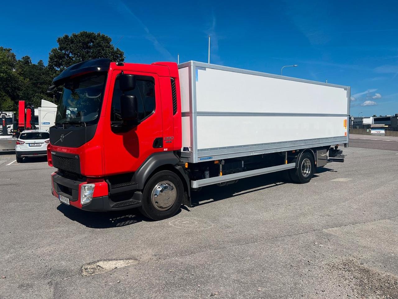 Volvo FL280 4x2 Skåpbil Höj/Sänkbart Tak Euro 6 2019 - Skåp