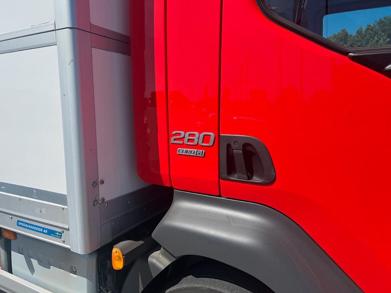 Volvo FL280 4x2 Skåpbil Höj/Sänkbart Tak Euro 6 2019 - Skåp