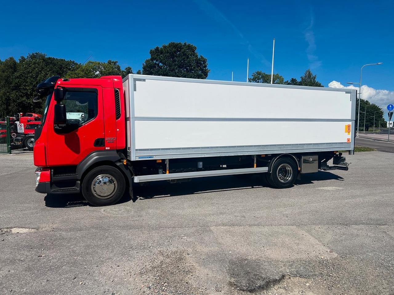 Volvo FL280 4x2 Skåpbil Höj/Sänkbart Tak Euro 6 2019 - Skåp