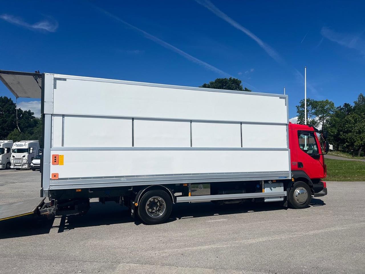 Volvo FL280 4x2 Skåpbil Höj/Sänkbart Tak Euro 6 2019 - Skåp