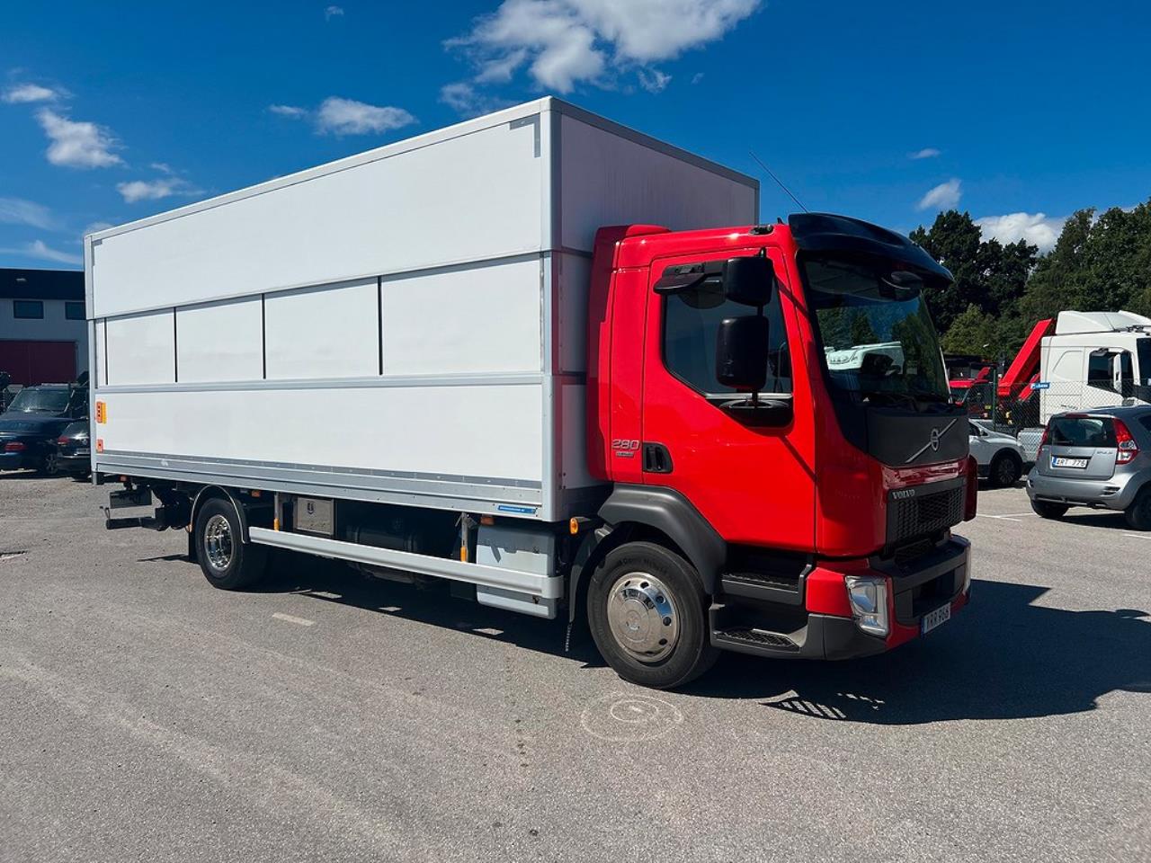 Volvo FL280 4x2 Skåpbil Höj/Sänkbart Tak Euro 6 2019 - Skåp