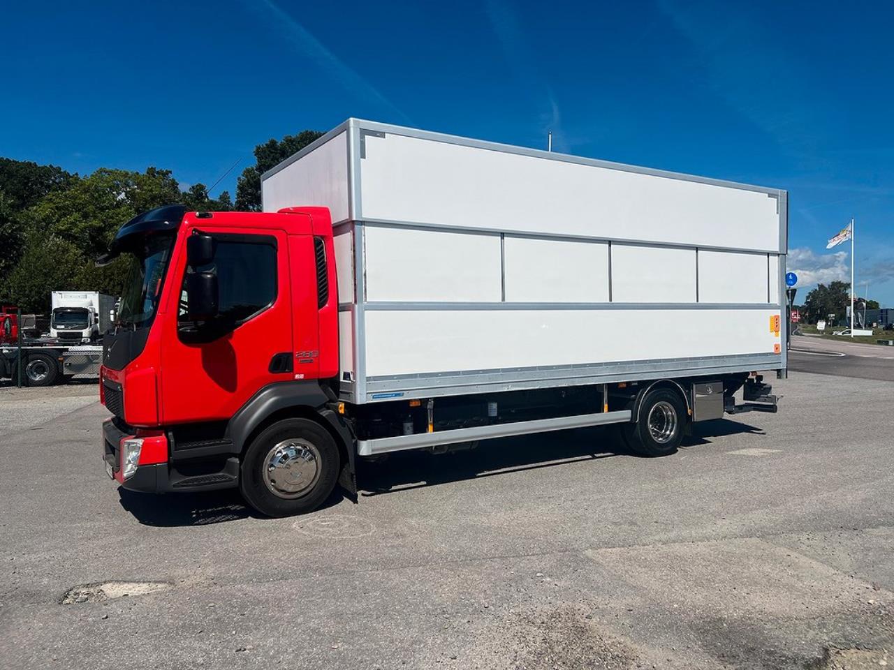 Volvo FL280 4x2 Skåpbil Höj/Sänkbart Tak Euro 6 2019 - Skåp