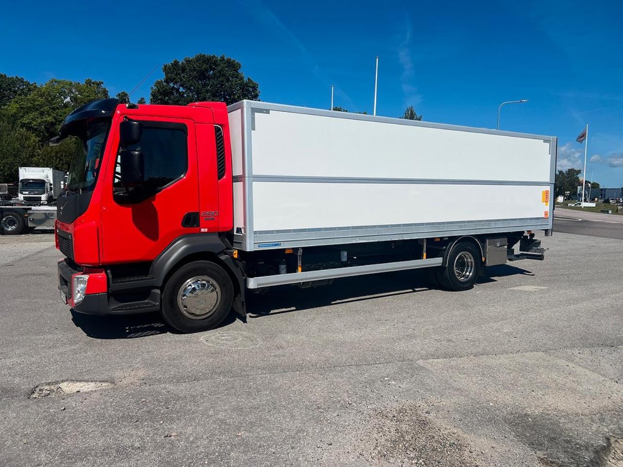 Volvo FL280 4x2 Skåpbil Höj/Sänkbart Tak Euro 6 2019 - Skåp