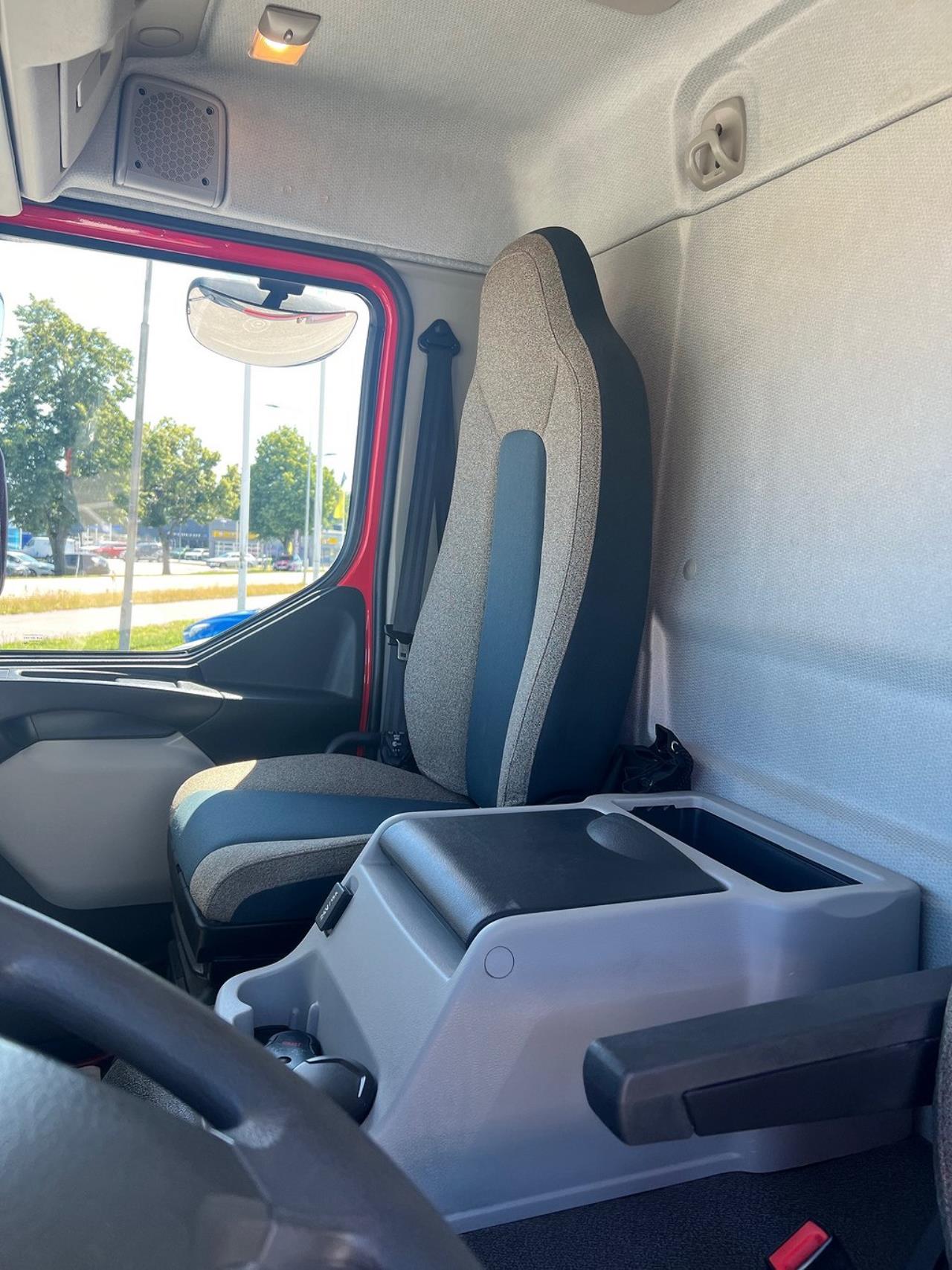 Volvo FL280 4x2 Skåpbil Höj/Sänkbart Tak Euro 6 2019 - Skåp