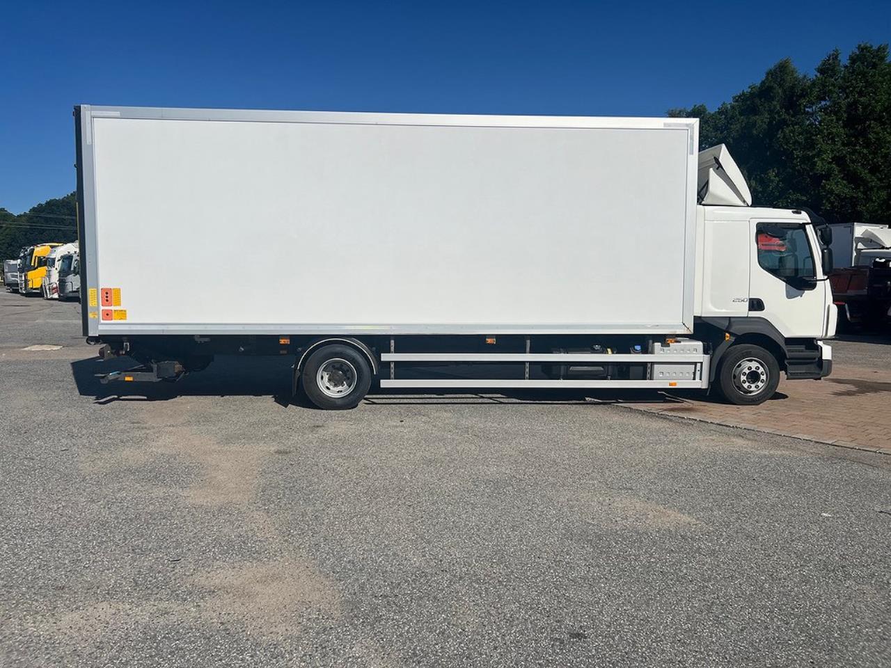 Volvo FL 250 4x2 Skåpbil Öppningsbar sida, Skåpsvärme Euro 6 2019 - Skåp