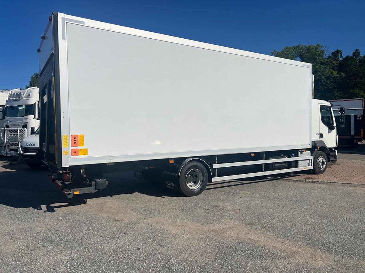 Volvo FL 250 4x2 Skåpbil Öppningsbar sida, Skåpsvärme Euro 6 2019 - Skåp