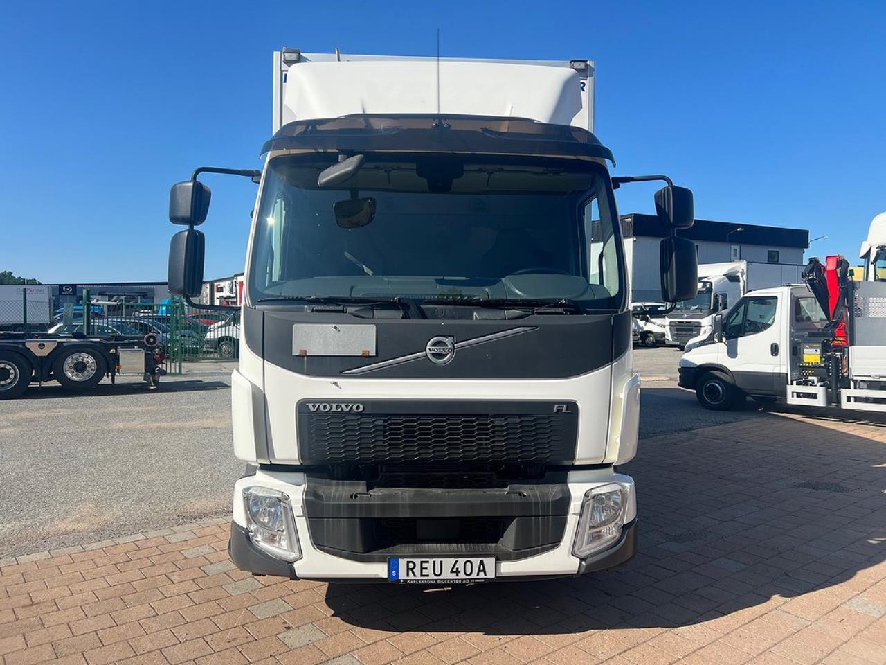 Volvo FL 250 4x2 Skåpbil Öppningsbar sida, Skåpsvärme Euro 6 2019 - Skåp