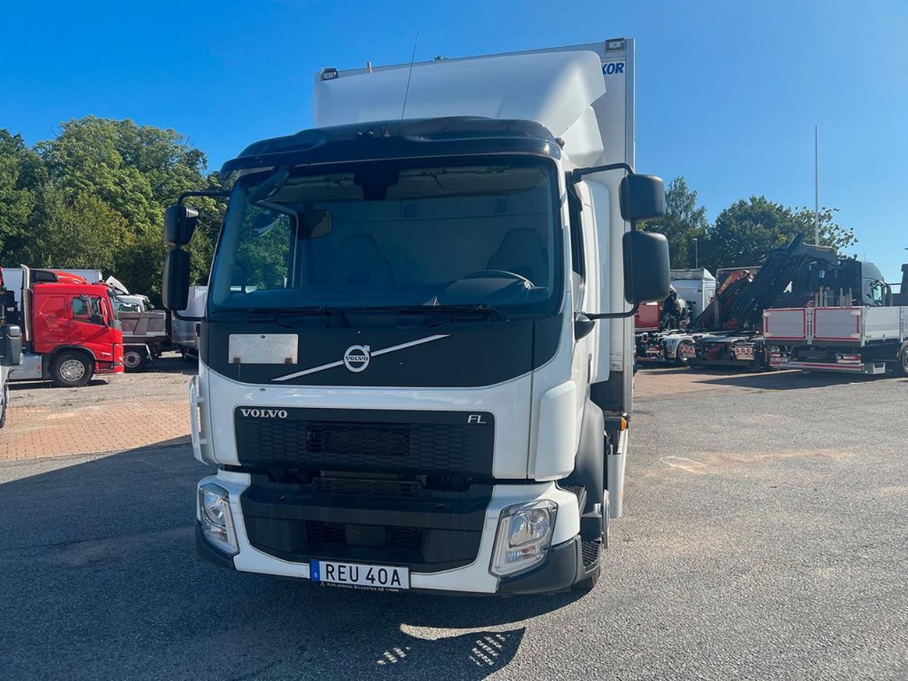 Volvo FL 250 4x2 Skåpbil Öppningsbar sida, Skåpsvärme Euro 6 2019 - Skåp