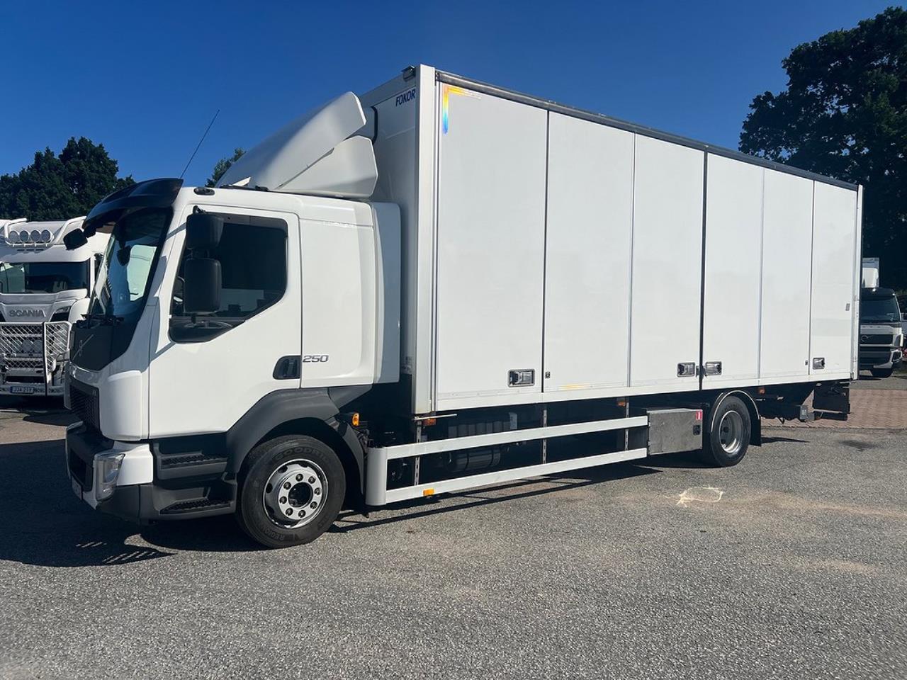 Volvo FL 250 4x2 Skåpbil Öppningsbar sida, Skåpsvärme Euro 6 2019 - Skåp