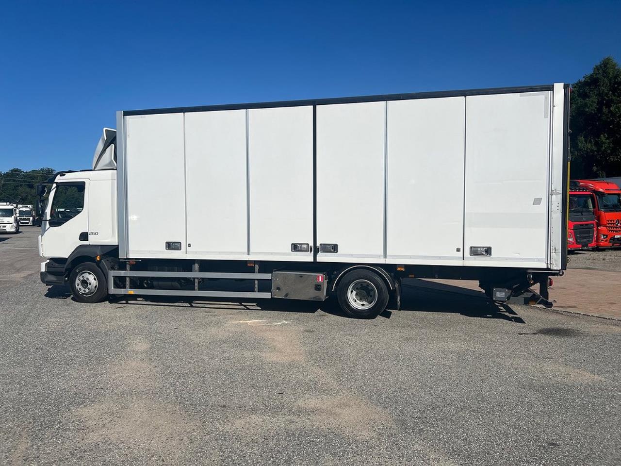 Volvo FL 250 4x2 Skåpbil Öppningsbar sida, Skåpsvärme Euro 6 2019 - Skåp