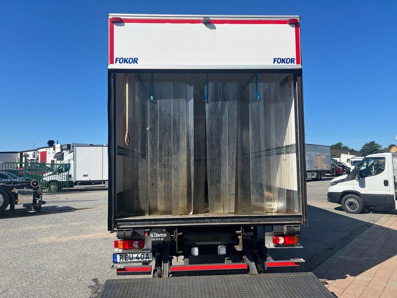 Volvo FL 250 4x2 Skåpbil Öppningsbar sida, Skåpsvärme Euro 6 2019 - Skåp