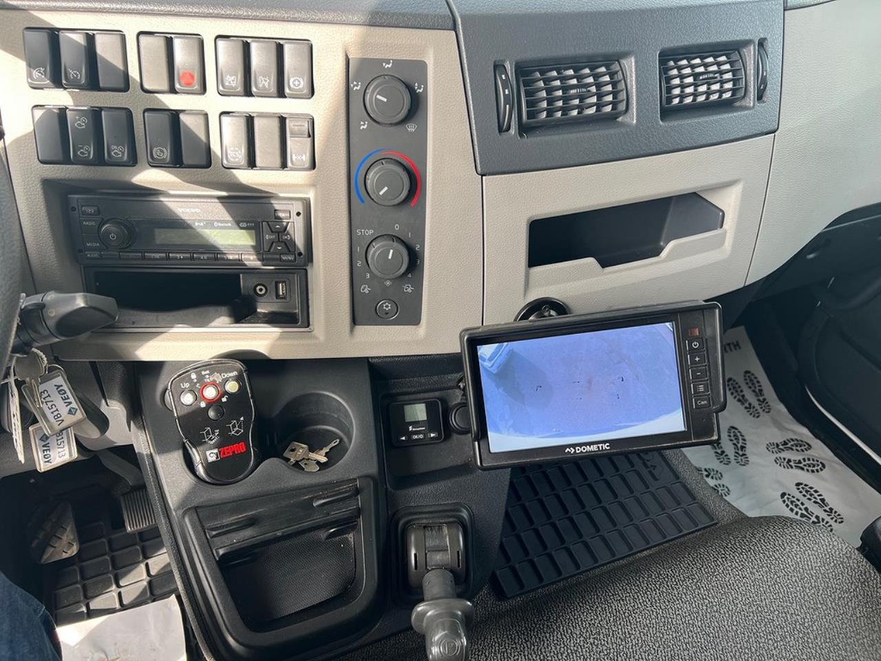 Volvo FL 250 4x2 Skåpbil Öppningsbar sida, Skåpsvärme Euro 6 2019 - Skåp