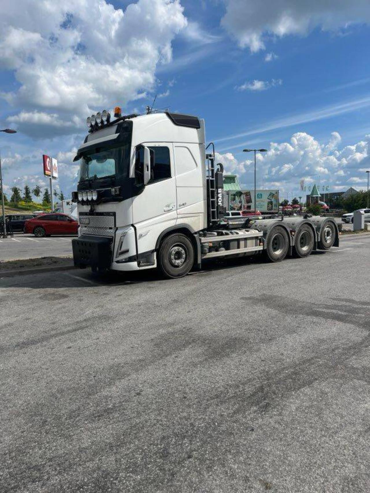 Volvo FH lastväxlare med plogutrustning 2023 - Krok/Lastväxlare