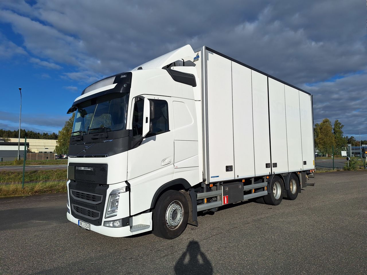 Volvo FH 6x2 Skåpbil 2019 - Skåp