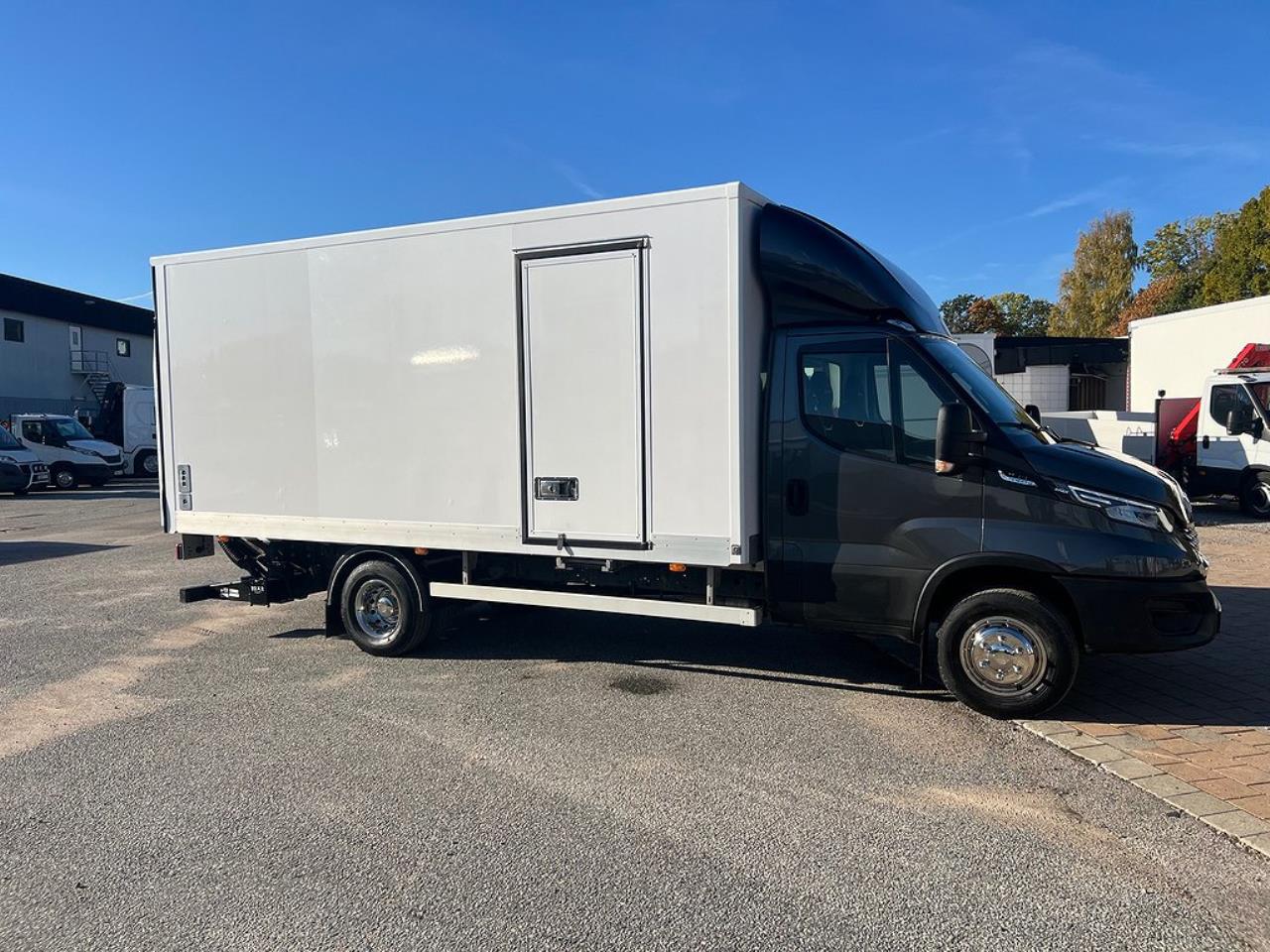 Iveco Daily 72C21 Automat Skåpbil Z-Lift Lastvikt 3560 Kg 2022 - Lätta Transporter