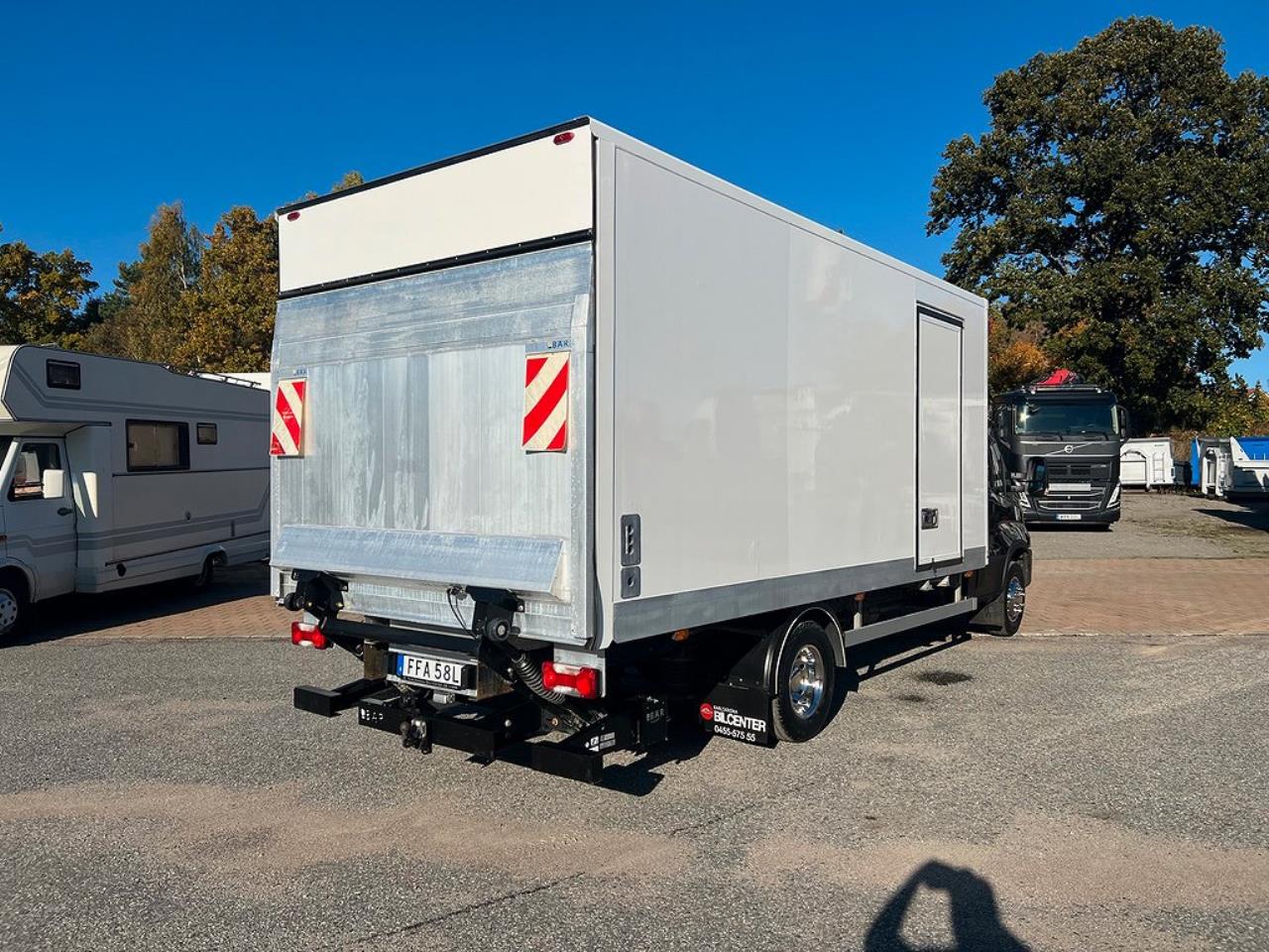 Iveco Daily 72C21 Automat Skåpbil Z-Lift Lastvikt 3560 Kg 2022 - Lätta Transporter